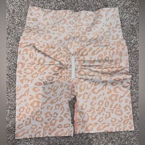 SHEIN Peach Cheetah Print High Waisted Scrunch-Butt Biker Shorts Bodycon M